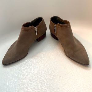 Lightly worn Vince Camuto booties size 8